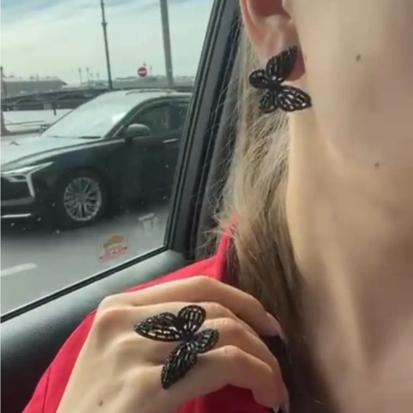 Butterfly earrings black cubic zirconia stone studs jewelry - Picture 2 of 3